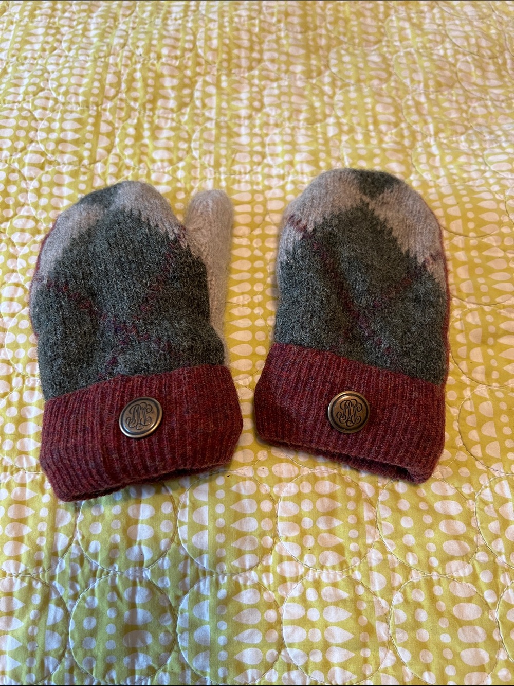 Kids Cozy Wool-Blend Mittens in Maroon and Gray